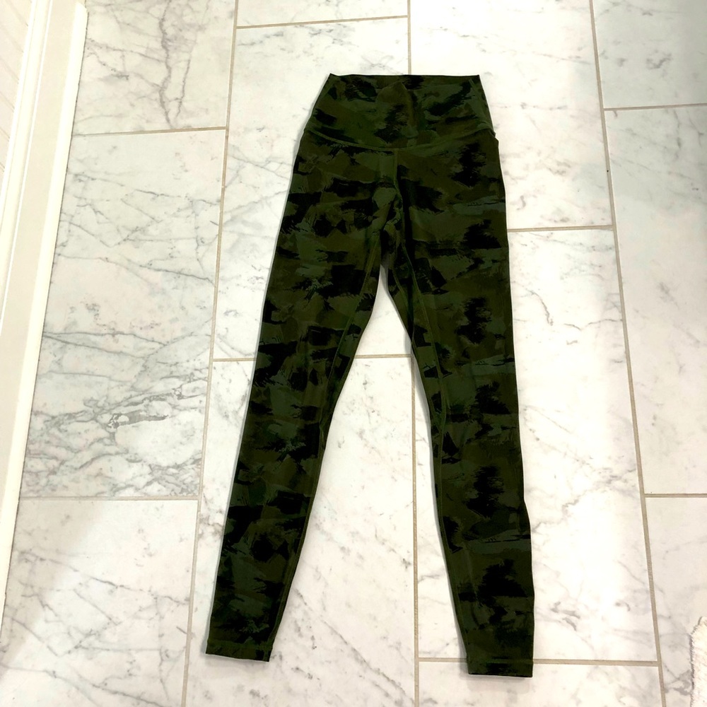 Woman’s Cameo Leggings sz M
